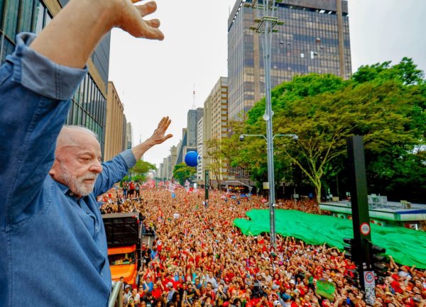 Sargentos dos Quadros Especiais das Forças Armadas declaram apoio à reeleição de Lula