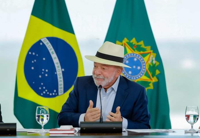 Faltando 20 dias para o 1º turno, Lula sanciona programa que da crédito a motoristas de apps e taxistas