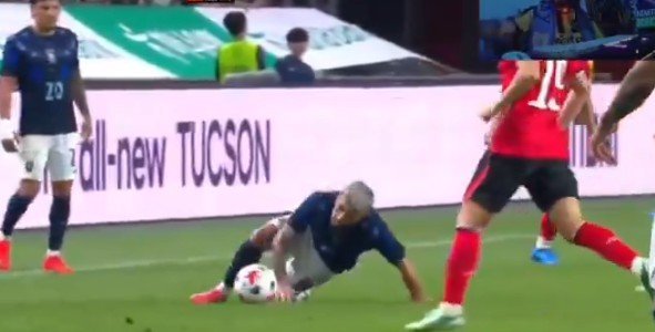 Arrascaeta deixa amistoso do Uruguai com dores e preocupa o Flamengo