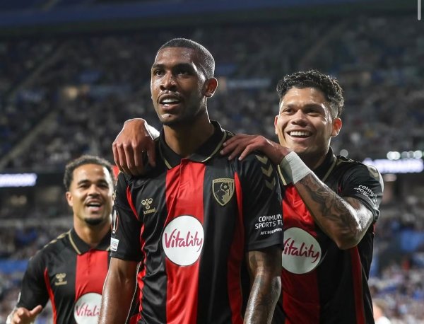 Evanilson e Rayan brilham, e Bournemouth vence o Sturm Graz na Liga Europa