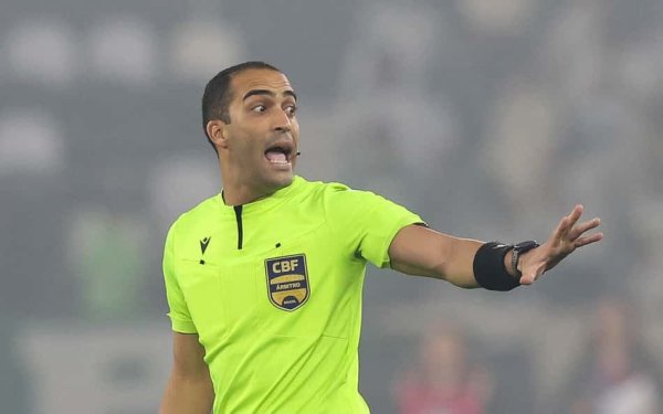 Árbitro sem escudo da Fifa em semifinal da Copa do Brasil gera debate após escala da CBF