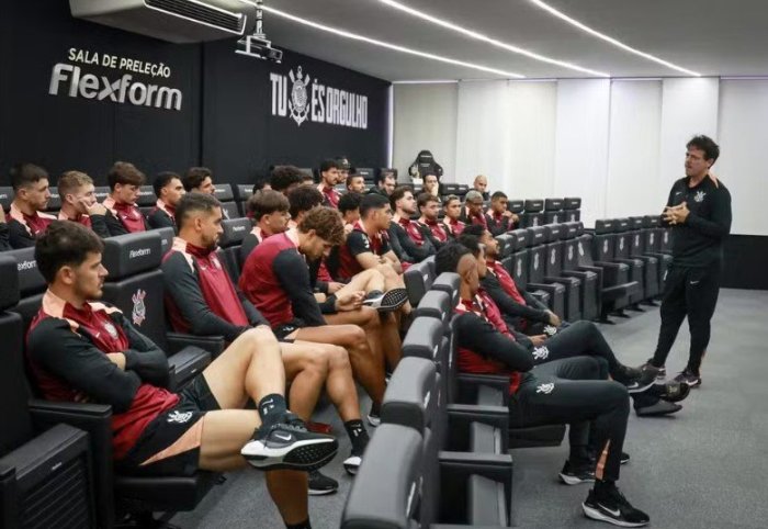 Corinthians: capitães pedem permanência de Fernando Diniz