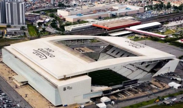 Corinthians recebe o Vitória em meio à crise e tenta se afastar da zona do rebaixamento; Auri Verde transmite o jogo