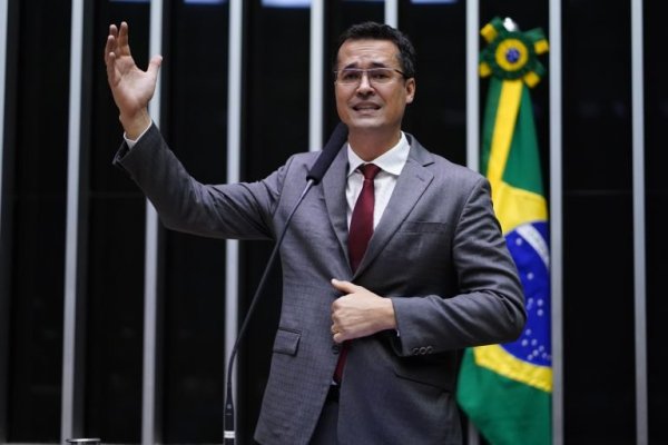 TSE forma maioria para manter suspensão da campanha de Deltan Dallagnol ao Senado