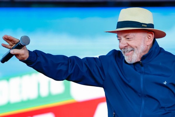 Lula chama Janja de Marisa durante comício em Guarulhos