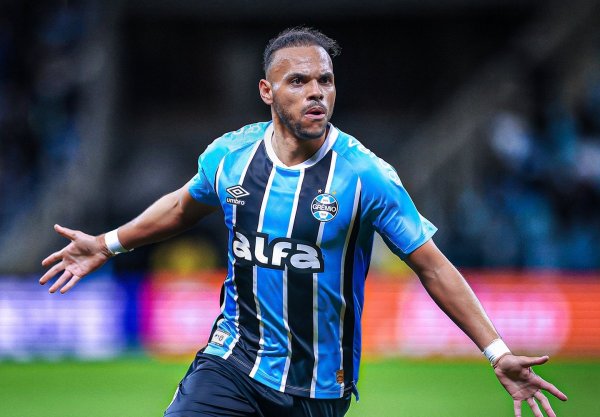 Grêmio vence o Coritiba fora de casa, encerra jejum no Brasileirão e afunda o Corinthians no Z4
