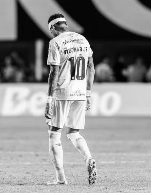 Neymar critica gramado da Vila Belmiro após eliminação do Santos