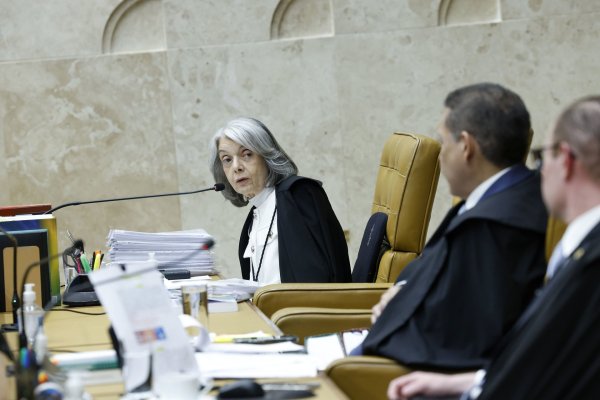Grupo de Mendonça espera voto de Cármen contra Moraes em julgamento