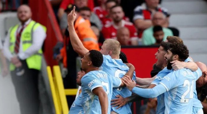 Manchester City vence o Manchester United no clássico e mantém 100% na Premier League