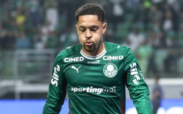 Vitor Roque está fora da decisão entre Palmeiras e Fluminense pela Libertadores