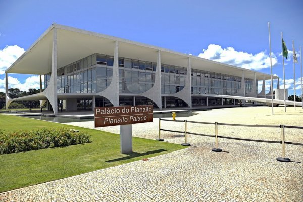 GSI instala grades ao redor do Palácio do Planalto antes das eleições