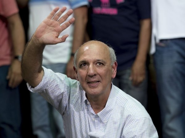 TSE nega recurso e mantém Arruda fora da disputa pelo governo do DF