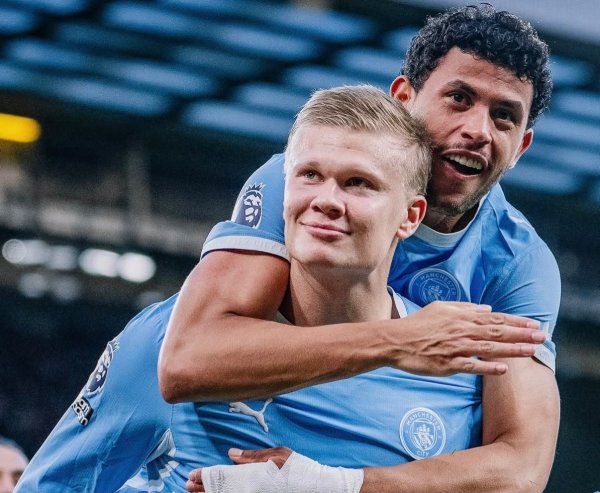 Manchester City vence Liverpool por 3 a 0 em Anfield e mantém 100% de aproveitamento na Premier League
