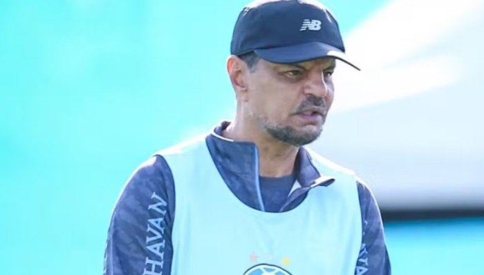 Auxiliar de Renato Gaúcho é preso no desembarque do Grêmio em Porto Alegre