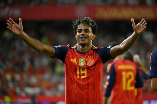 Espanha goleia Croácia e chega a 40 jogos sem derrota