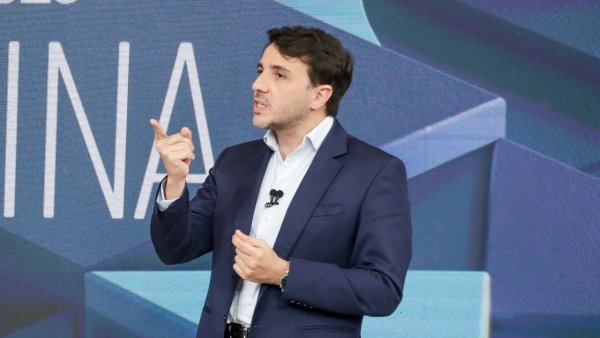 Renan Santos pede impeachment de Moraes e Toffoli por possível envolvimento no caso Banco Master