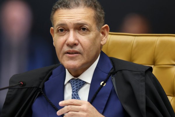 Nunes Marques libera vídeos de Flávio que associam Lula a Moraes e Careca do INSS a Lulinha