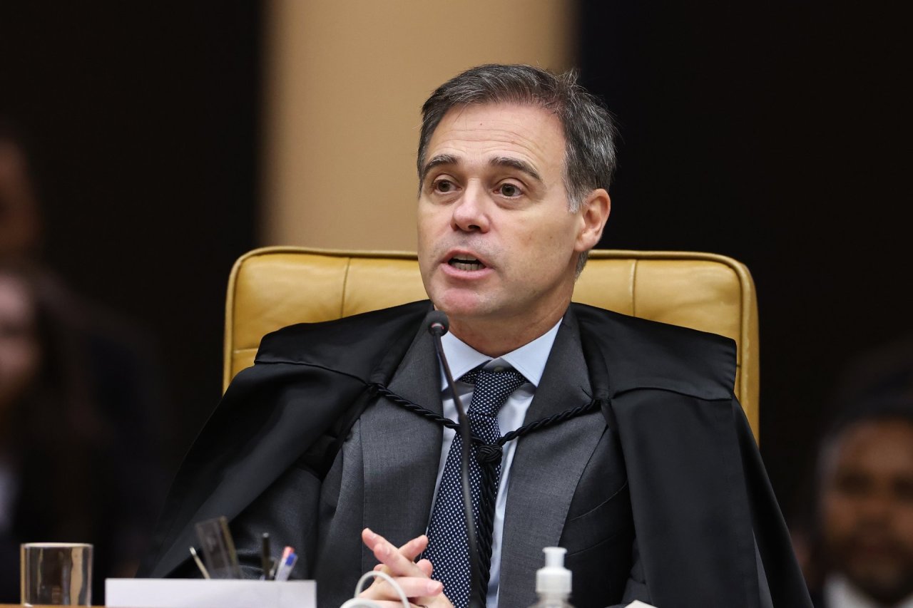 Mendonça aplica multa de R$ 15 mil à campanha de Lula por propaganda contra Flávio