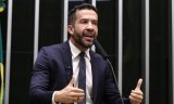 Flávio Bolsonaro move seis ações por danos morais contra André Janones