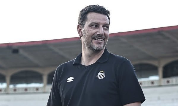 Elano veta celulares na base do Santos, Ex-jogador detalha mudanças na gestão