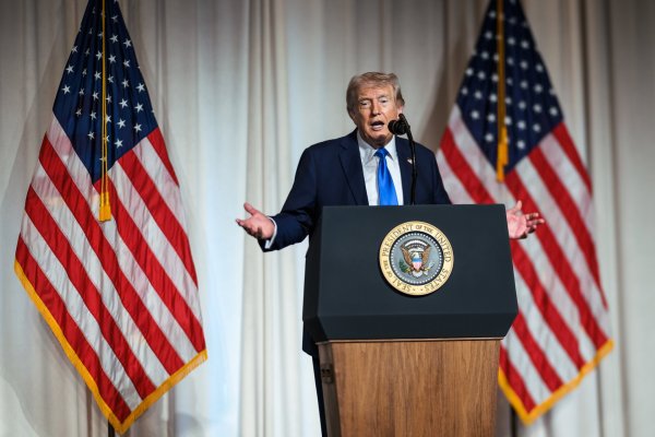 Trump diz que está acompanhando “muito de perto” eleições no Brasil