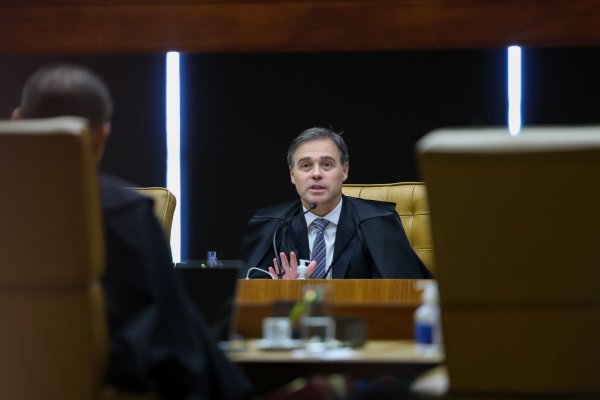Mendonça pede ajuda à PF após não conseguir acessar celular de Vorcaro