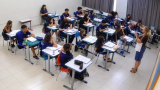Vídeo mostra professora falando a alunos de 11 anos sobre perseguição a minorias caso Flávio Bolsonaro seja eleito