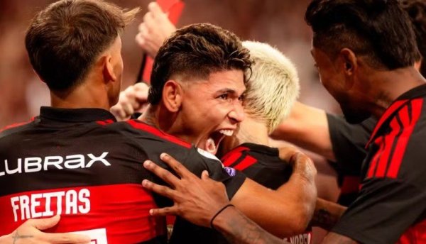 Flamengo ultrapassa 70% de chances de título do Brasileirão; Palmeiras aparece com 29%