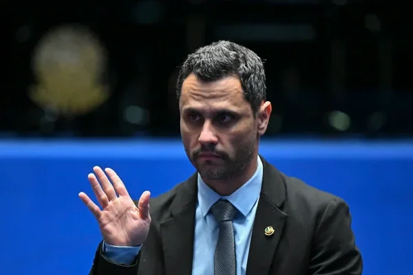 Cleitinho reverte desistência e quer disputar governo de MG; presidente do Republicanos nega