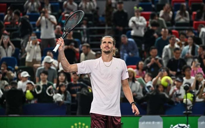 Derrota de Alcaraz em Xangai garante a Zverev liderança do ranking mundial em 2026