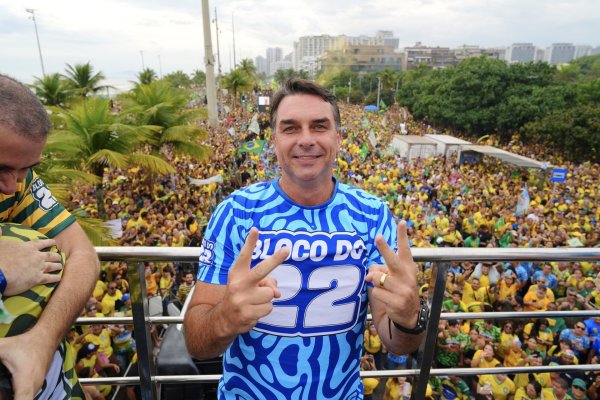 Flávio encerra campanha no Rio de Janeiro; neste sábado, também houve concentração em Belo Horizonte