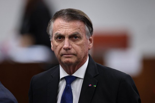 Defesa de Bolsonaro pede a Nunes Marques suspensão da execução da pena