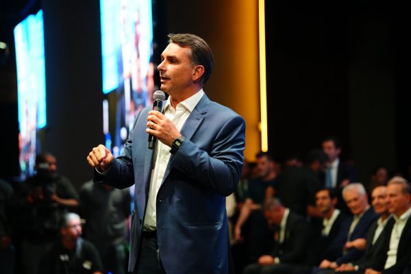Organização Convergência Brasil declara apoio a Flávio Bolsonaro