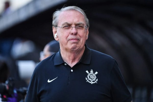 Elenco do Corinthians pede que Osmar Stábile diminua contato com os jogadores