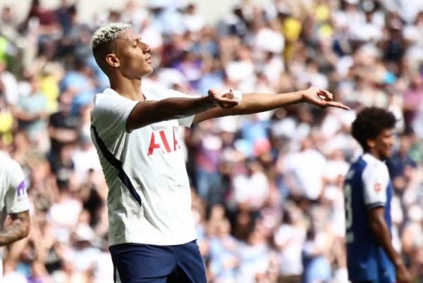 Vasco acena com compra de Richarlison e aposta em vontade do atacante