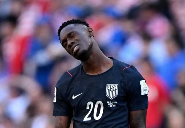FIFA discute mudança em regra que gerou polêmica com Balogun na Copa do Mundo