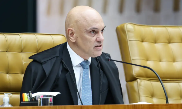 Moraes autoriza retomada de visitas de Flávio Bolsonaro ao pai