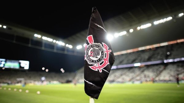 Corinthians fecha julho com R$ 8,9 milhões em caixa e amplia empréstimos