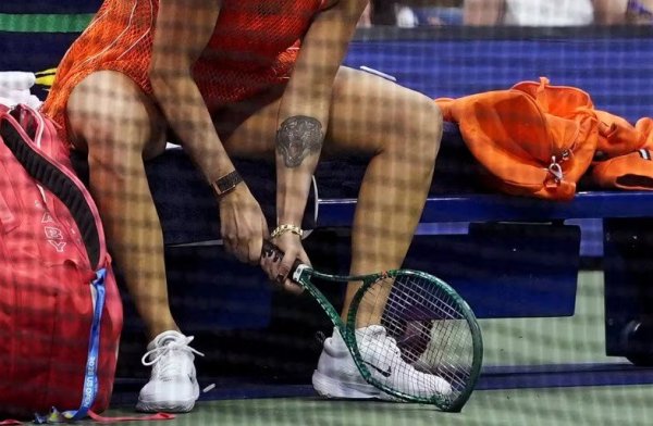 Sabalenka quebra raquete e xinga cinegrafista após derrota na final do US Open