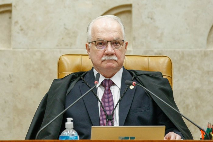 Fachin dá 72 horas para Mendonça responder a pedido da AGU sobre afastamento na PF