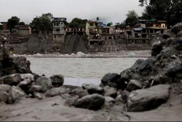 Chuvas e deslizamentos deixam 70 mortos e provocam alerta na Índia e no Nepal