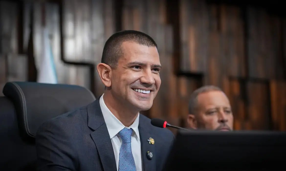 Governo do Rio publica decreto para iniciar transição à gestão de Douglas Ruas