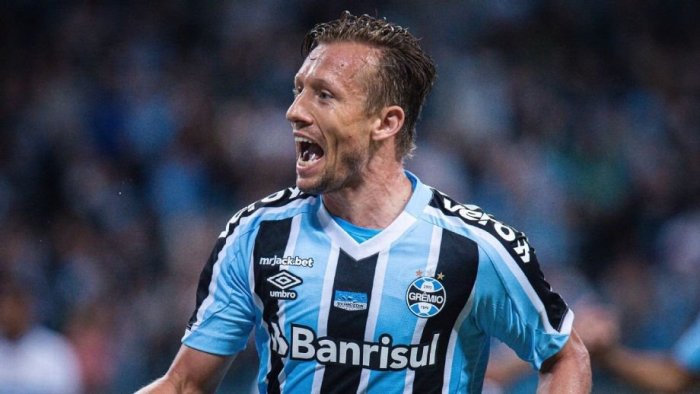 Ex-Grêmio, Lucas Leiva vira investidor de clube francês ao lado de Djokovic e Felipe Massa