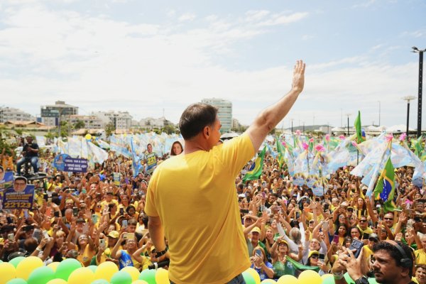 Quaest mostra Flávio Bolsonaro à frente de Lula em 2º turno com 42%