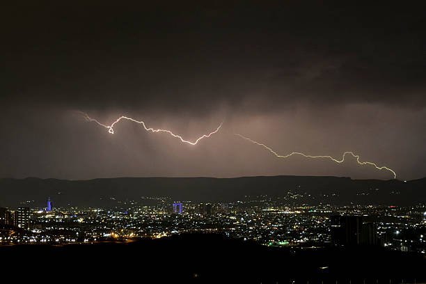 Distribuidoras de energia reforçam equipes para eleições diante de risco de temporais