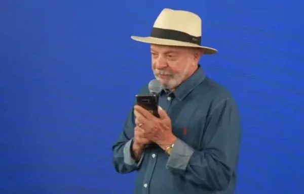 Lula liga para Dino durante evento antes de sancionar projeto no Pará