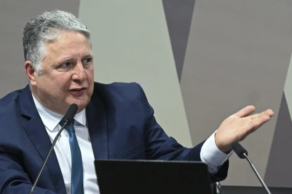 Advogado de Garotinho aparece como autor de parecer da PGE no TSE