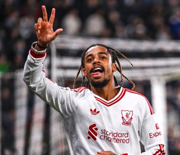 Barcola brilha com hat-trick, e Liverpool goleia o LASK pela Champions League