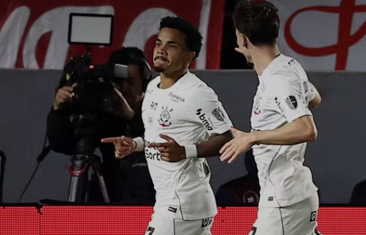 Corinthians busca empate com Estudiantes e leva decisão das quartas para a Neo Química Arena
