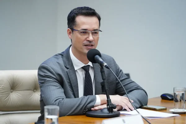 Nunes Marques suspende decisão que barrou candidatura de Deltan